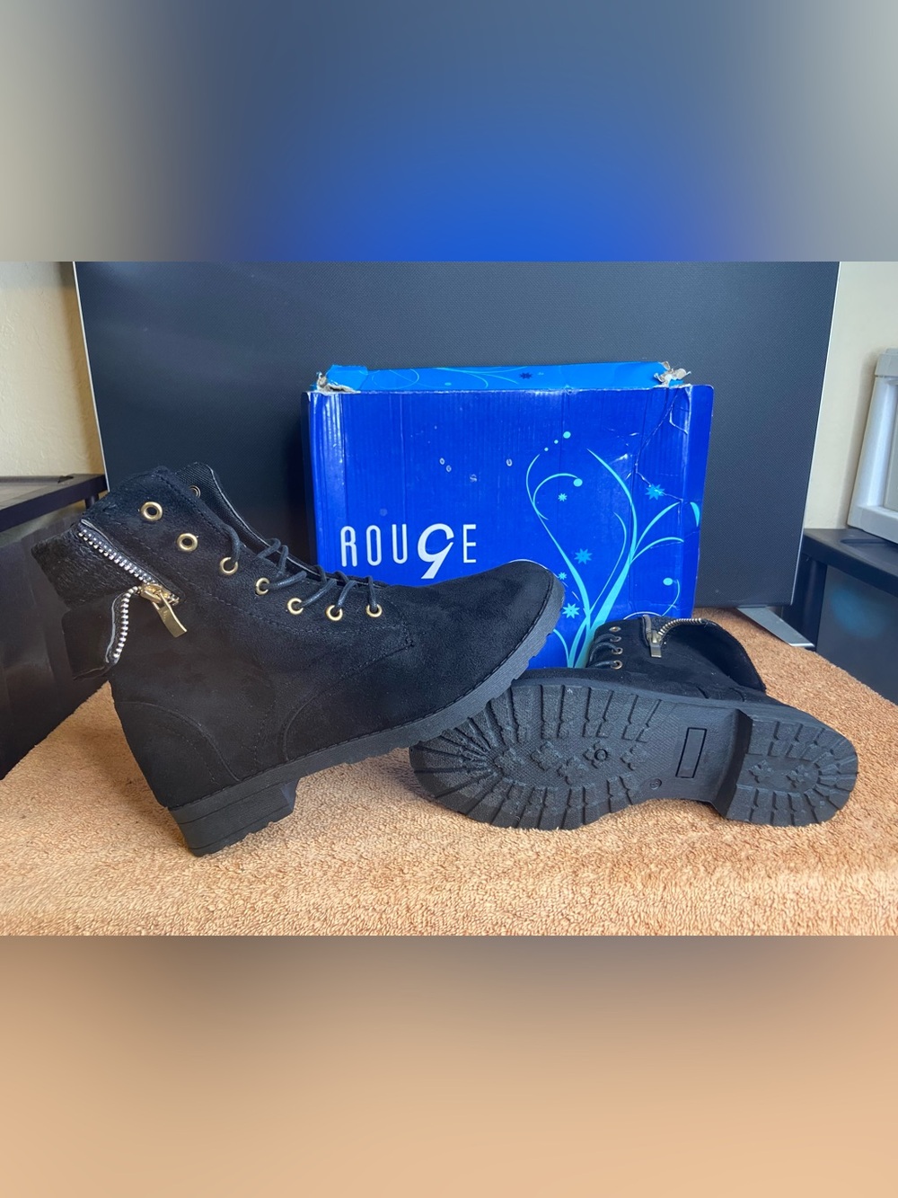 Women's Rouge Helium Suede Lace Up Chunky Heal Boot Black Size 8